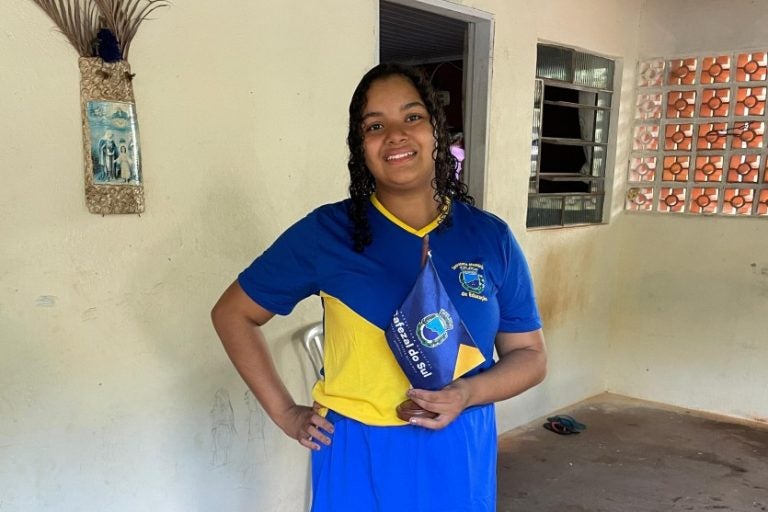 Aluna de Cafezal do Sul fará intercâmbio na Nova Zelandia. Na foto, Maria Luiza, aluna do Colégio Estadual Tiradentes.