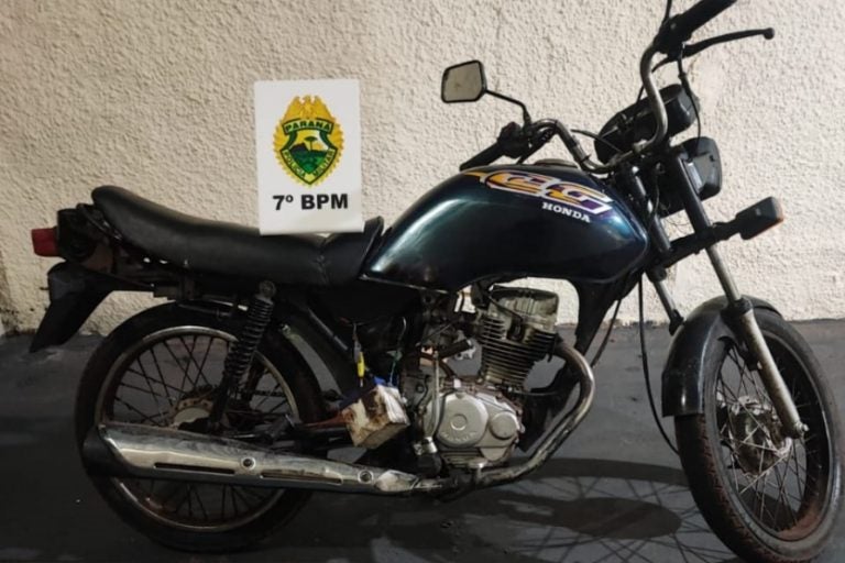 Motociclista foge da polícia em Cidade Gaúcha. Na foto, a motocicleta abandonada pelo condutor durante a fuga.