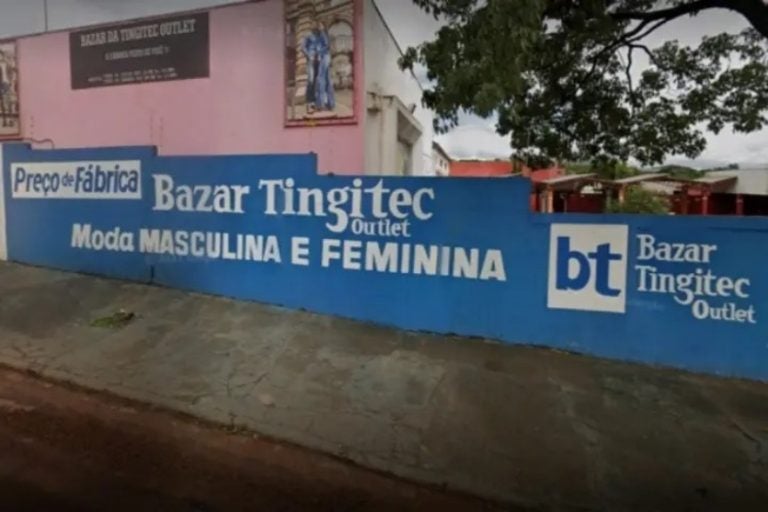 Tingitec divulga vaga em Umuarama. Na foto, o muro da empresa, localizada na PR-323.