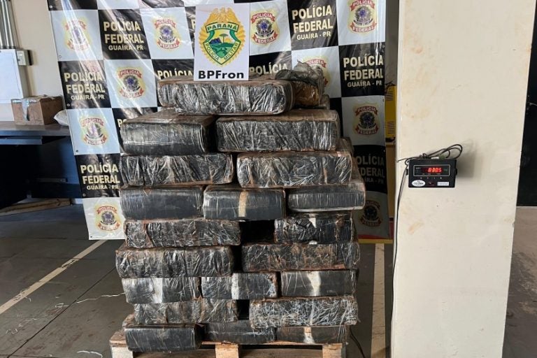 Apreensão de 838 kg de maconha em Altônia. Na foto, a droga apreendida pelas equipes policiais.
