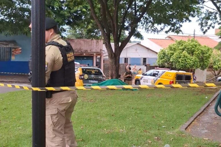 Jovem é morto a tiros em Cianorte. Na foto, o local do homicídio isolado pela PM.
