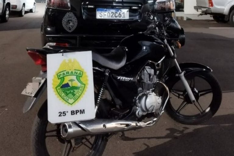 PM recupera moto em Umuarama. Na foto, a Honda CG 150 recuperada pela Rotam.