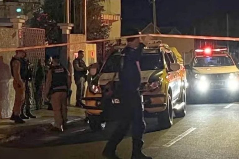 Dupla morre em confronto com a PM. Na foto, a PM no local da ocorrência.