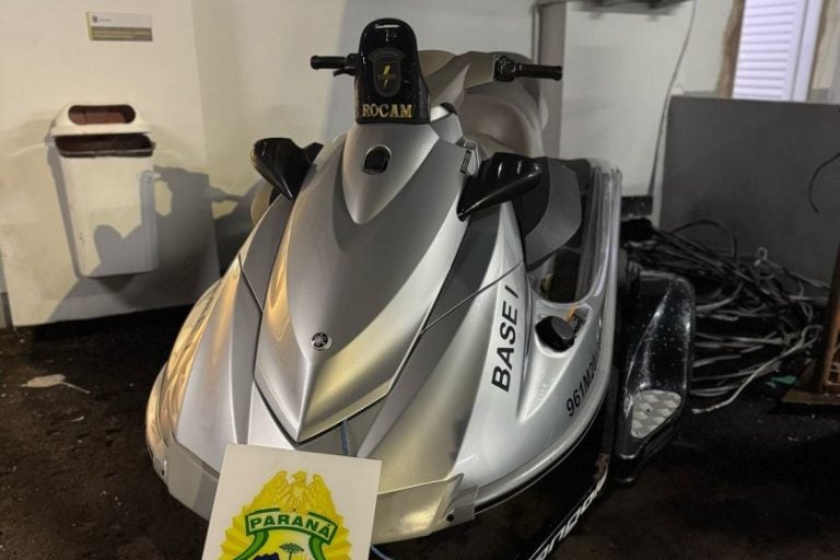 Moto aquática furtada em Umuarama é recuperada pela PM. na foto, o veículo no 25º BPM.