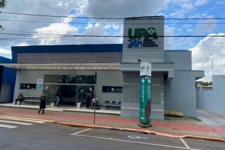 Bebê morre engasgada com leite materno em Apucarana. Na foto, a UPA do município.