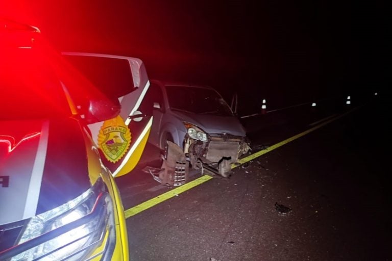 Acidente com quatro veículos deixa um ferido na PR-323. Na foto, um dos veículos danificado na colisão.