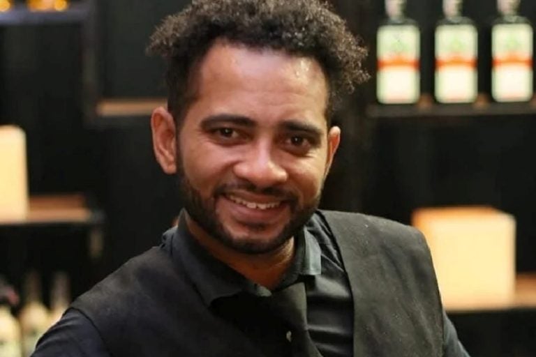 Barman é agredido com pedrada e morre durante briga de casal. Na foto, a vítima.