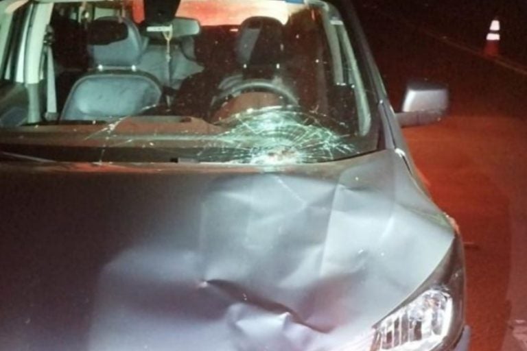 Atropelamento na PR-490: mulher é atingida por veículo em Altônia. Na foto, o veículo que bateu na vítima.