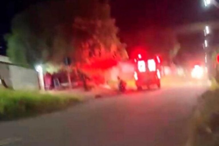 Agressão com enxada em Goioerê: homem ataca ex-cunhado e vai preso. Na foto, uma imagem do Samu atendendo a ocorrência.
