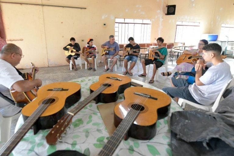 As aulas gratuitas de de violão terão início no próximo dia 17 de fevereiro.
