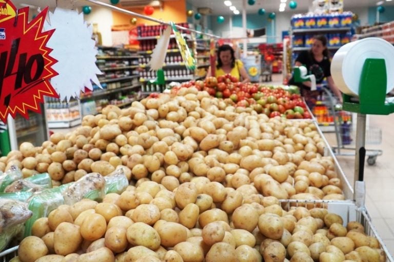 Cesta básica: Os preços foram levantados em seis supermercados da cidade, considerando 27 itens essenciais.