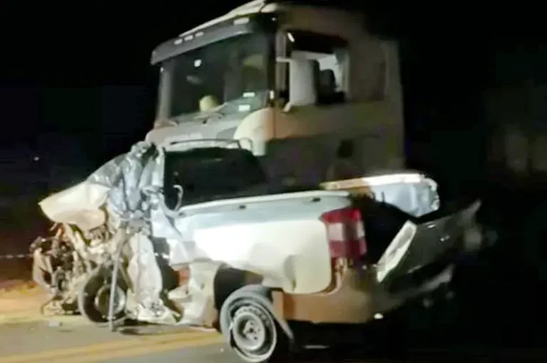 Colisão Entre Carreta E Duas Picapes Palotina