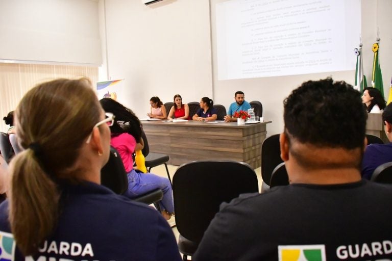 A presidente do CMAS, Ivone Urbanski, destacou a importância da participação ativa das entidades para assegurar o alinhamento às novas diretrizes.