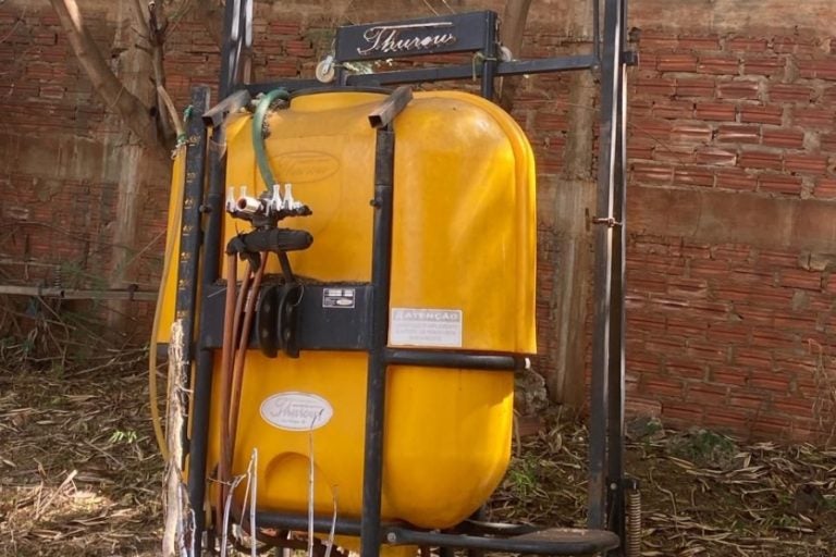 Furto de Implementos Agrícolas: os implementos furtados foram encontrados em um terreno baldio.