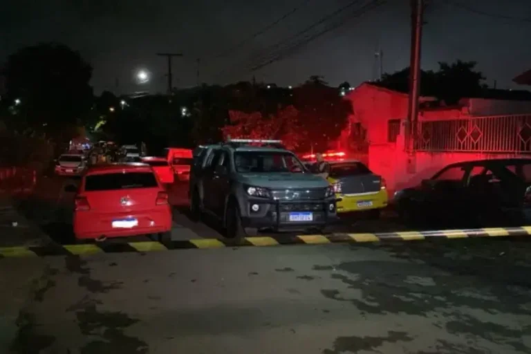 O cerco policial, ao homem que invadiu a residência, durou mais de seis horas.
