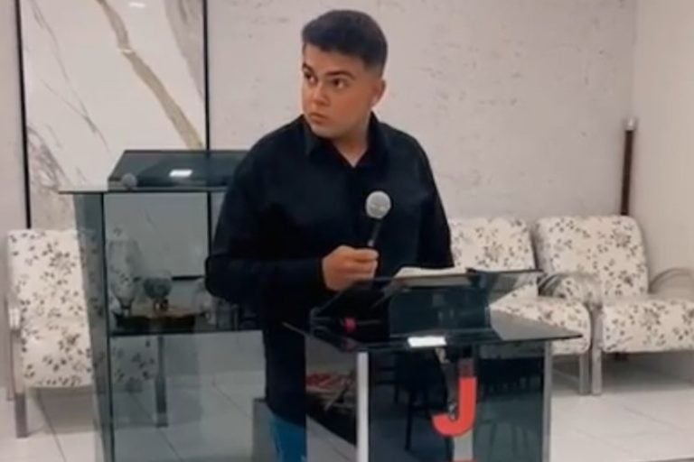 Identificado jovem vítima de acidente: Mateus Paiva, de 22 anos, conduzia uma moto quando colidiu com um poste.