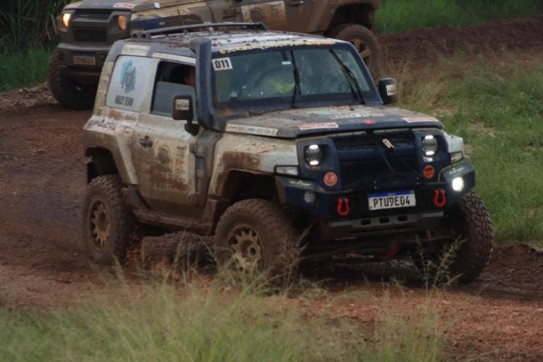 Rally Transparaná 2025 percorre 2 mil km pelo Paraná. Na foto, um dos veículos da disputa.
