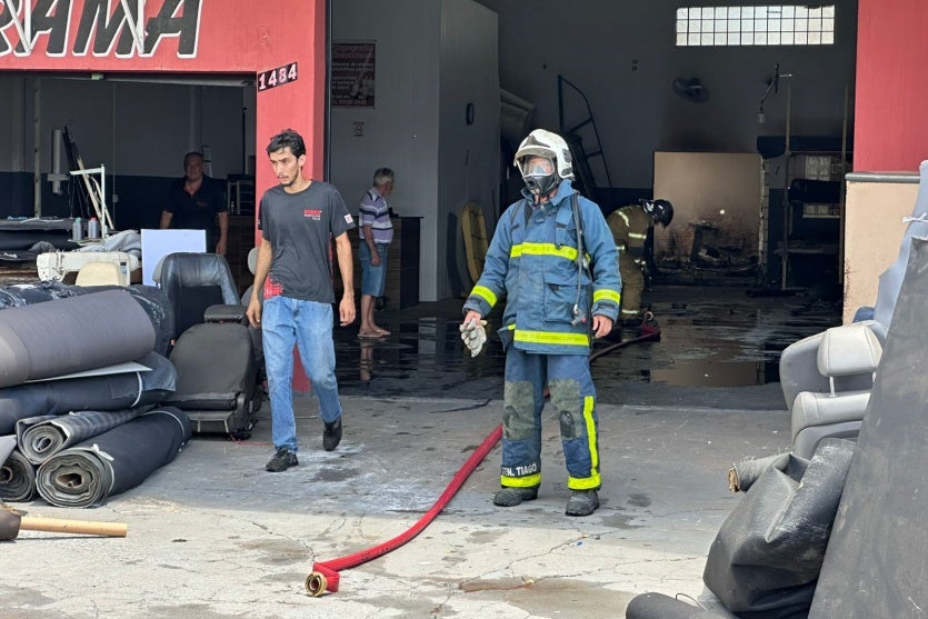 Incêndio Na Tapeçaria 