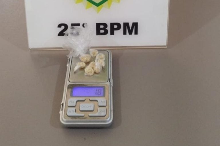 Tráfico de drogas: A prisão aconteceu após investigações apontarem que ambos estavam envolvidos na venda de entorpecentes na cidade.