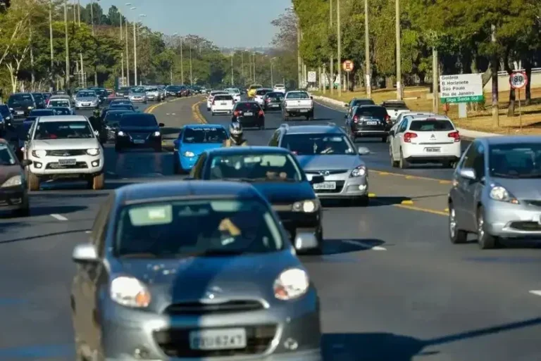 Uso De Faróis Nas Rodovias