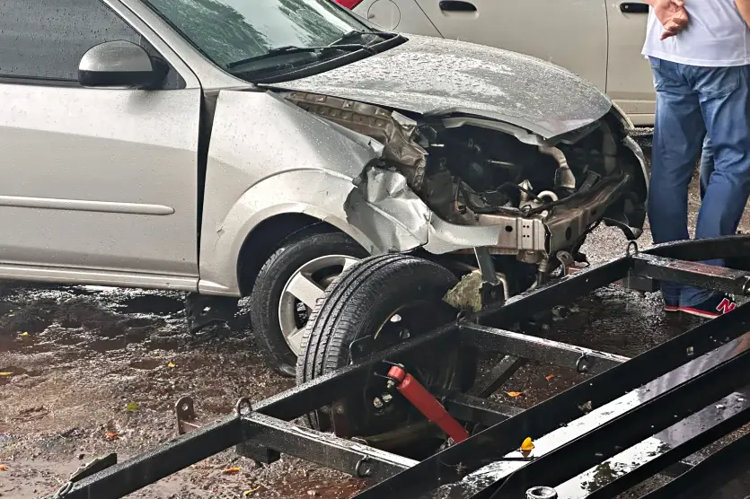 Veículos Envolvidos Em Colisão Na Pr 323 Em Umuarama (2)