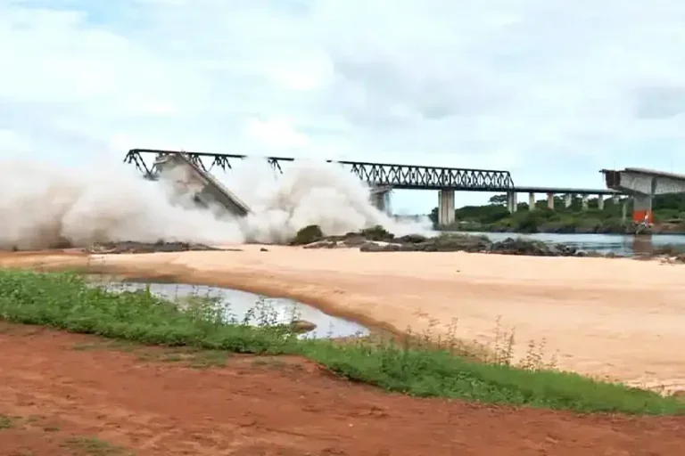 Vídeo Da Implosão Da Ponte No Maranhão