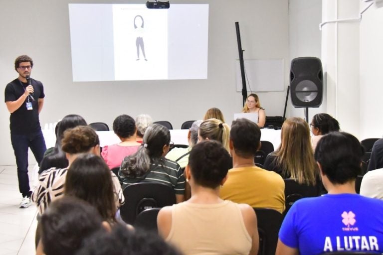 PMU treina agentes de saúde sobre pessoas com diabetes.