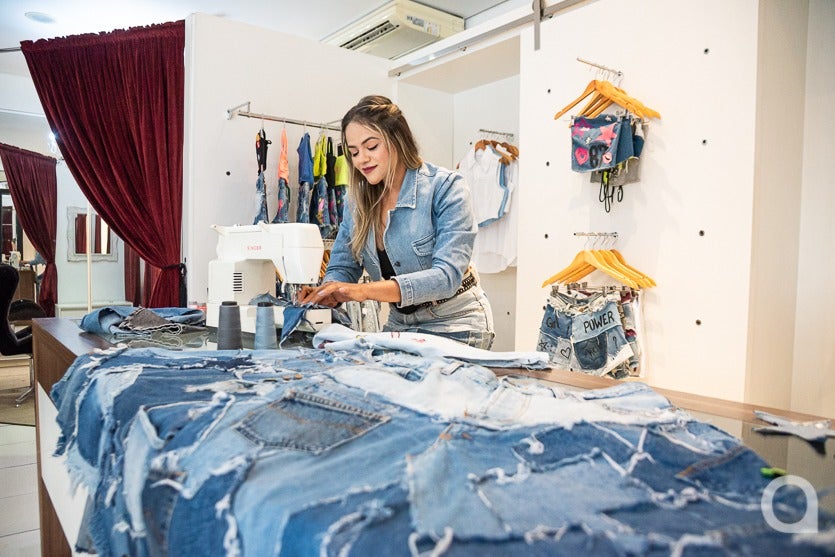 A Arte Da Customização Do Jeans Na Concepção De Cris Lima (8)