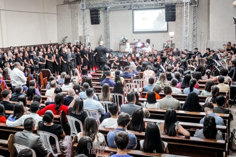 Assembleia de Deus: o repertório inclui dez louvores interpretados pelo coral, acompanhados pela orquestra da igreja e participação do grupo de encenação.