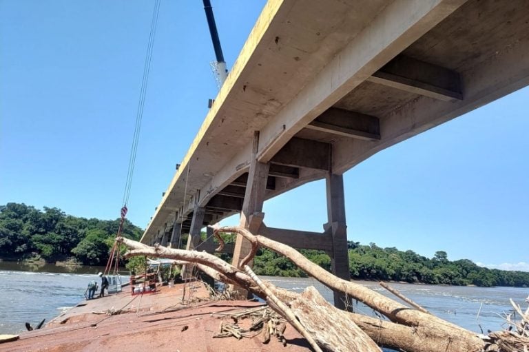 Começa Retirada De Balsa Naufragada Que Atingiu Ponte Do Rio Ivaí (3)