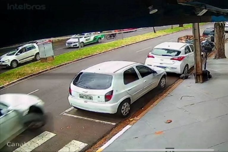 Condutor BMW: O homem que se recusou a fazer o teste do bafômetro foi autuado em flagrante pela Polícia Civil e liberado após pagar fiança.
