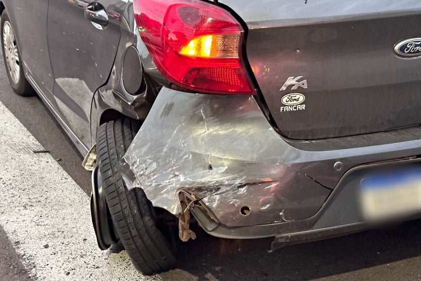 Condutor Transtornado Bate Em 4 Carros, Tenta Fugir, Mas é Contido (10)