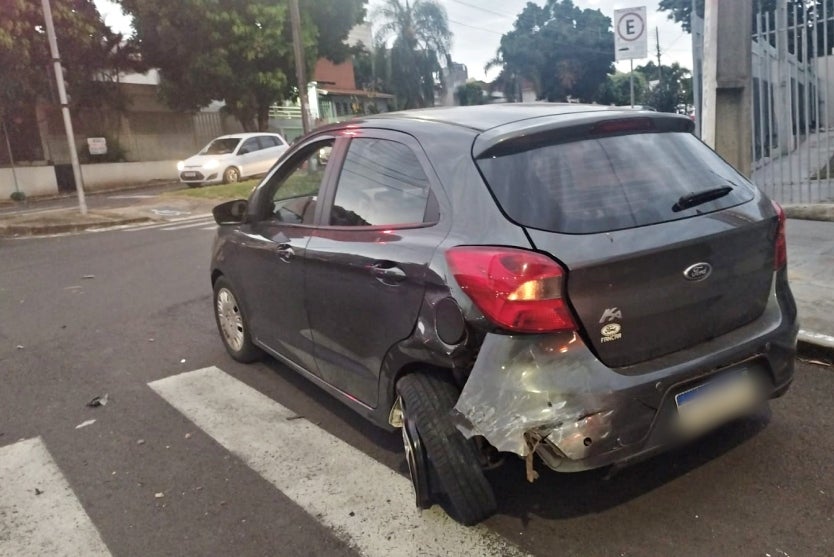 Condutor Transtornado Bate Em 4 Carros, Tenta Fugir, Mas é Contido (4)