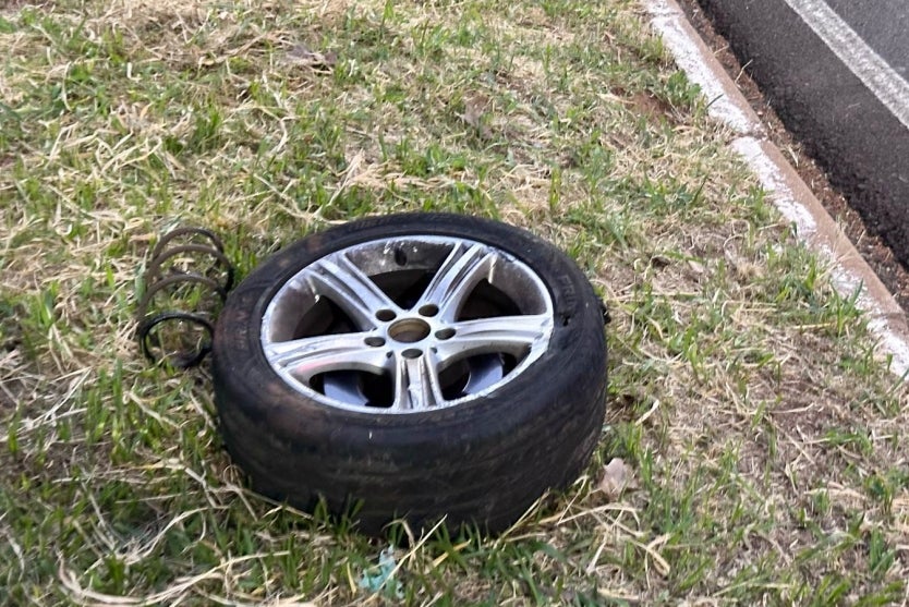 Condutor Transtornado Bate Em 4 Carros, Tenta Fugir, Mas é Contido (6)