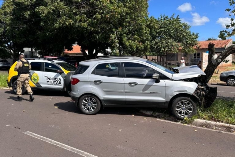 Idoso: a colisão envolveu um Chevrolet Corsa e uma Ford EcoSport, em frente ao Pronto Atendimento (PA).