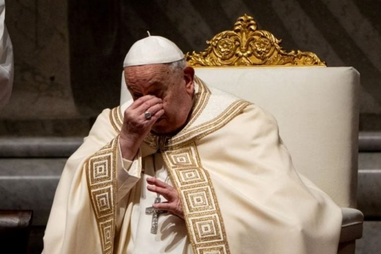 Papa Francisco: Internado desde o dia 17 de fevereiro, Francisco enfrenta um quadro de pneumonia bilateral.