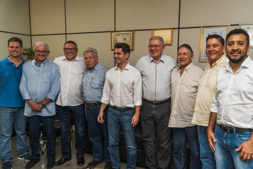 Sindrural Entrega Pedidos A Alexandre Curi Na Expo Umuarama (2)