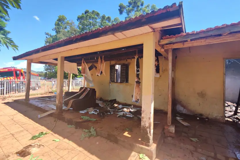 Tapira Incêndio Destrói Casa E Duas Crianças Morrem Carbonizadas (1)