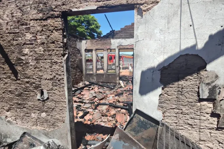 Tapira Incêndio Destrói Casa E Duas Crianças Morrem Carbonizadas (4)