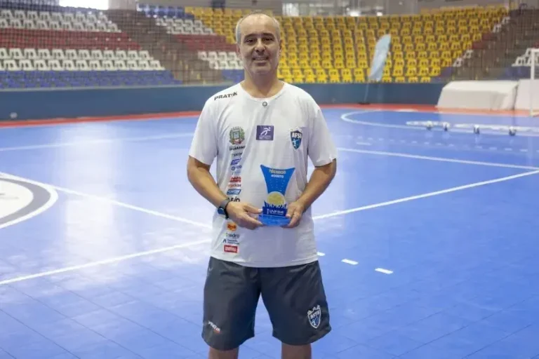 Técnico Peri Fuentes Pede Desligamento Do Umuarama Futsal