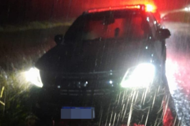 Motociclista fica ferido na PR-323, em Cruzeiro do Oeste, após colisão com caminhonete.