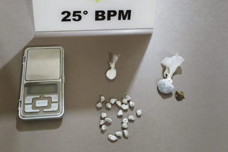 21 pedras de crack em Pérola são apreendidas em ação da PM.