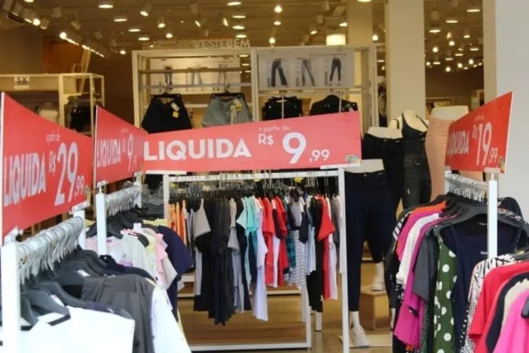 Umuarama Liquida 2025: comércio de rua fica aberto até as 17h neste sábado.