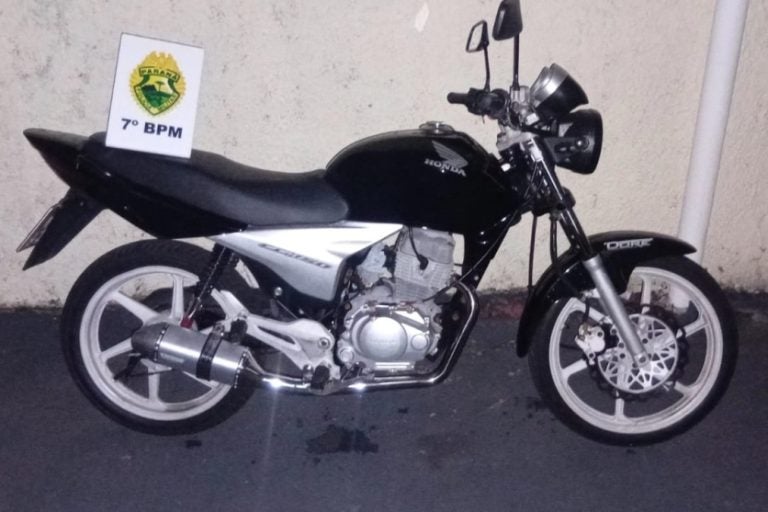 Motociclista descalço e com moto barulhenta é abordado em Cidade Gaúcha.