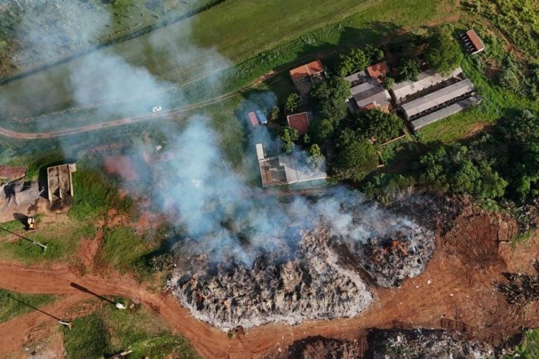 Prefeitura afirma que um B.O. foi registrado sobre o incêndio no aterro sanitário.