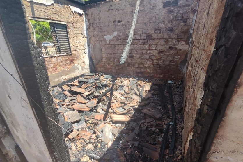 Crianças de 3 anos morrem carbonizadas em incêndio residencial em Tapira.