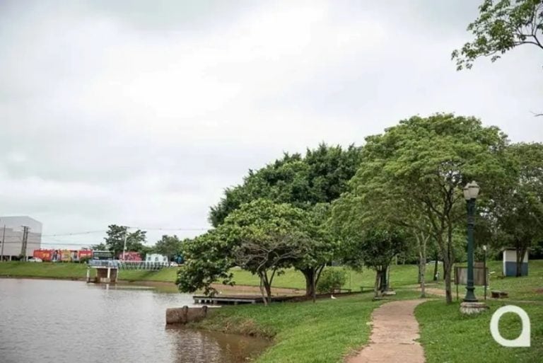 Chuva é esperada em Umuarama após avanço de frente fria pelo Paraná.