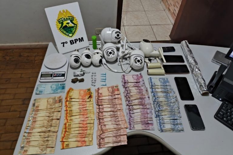 Crack e cocaína são apreendidos em Mariluz; homem foi preso.