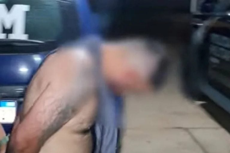 Grávida é esfaqueada pelo ex-namorado que invadiu residência.
