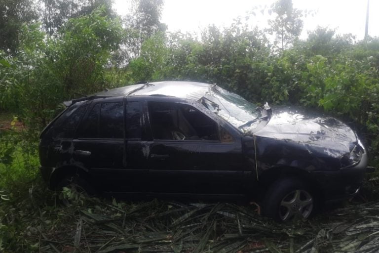 Capotamento na PR-317 em Xambrê deixa motorista ferido
